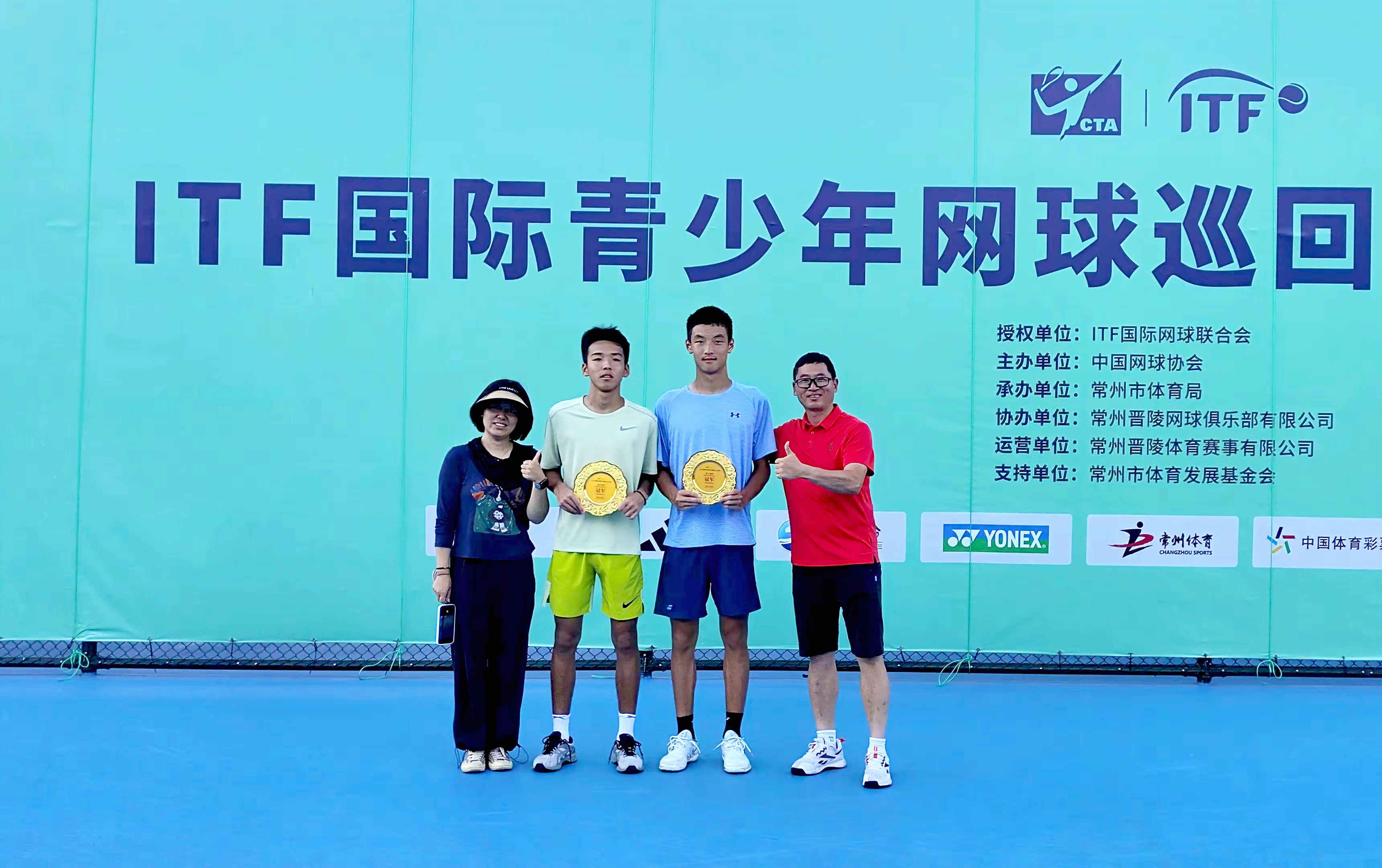 李彦宏在2025年ITF国际青少年网球巡回赛常州站中斩获男双冠军